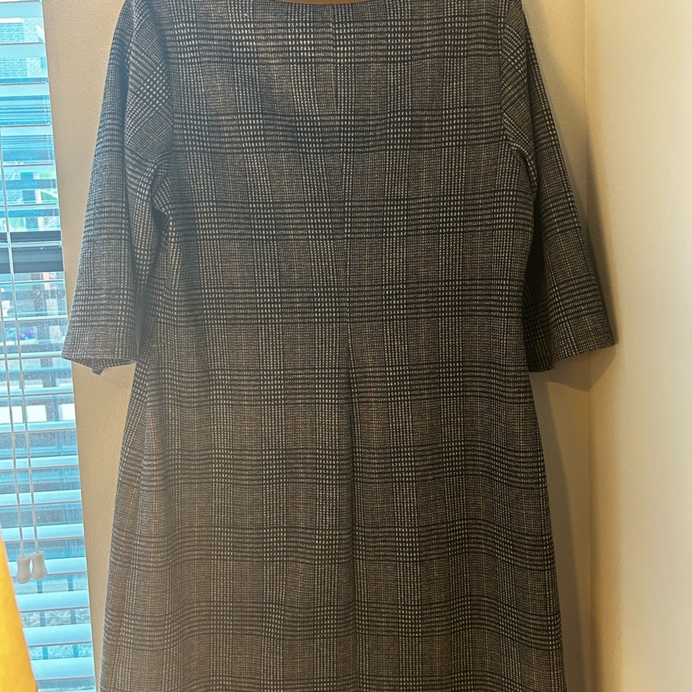 Connected tan and black plaid sheath dress - Picture 3 of 4